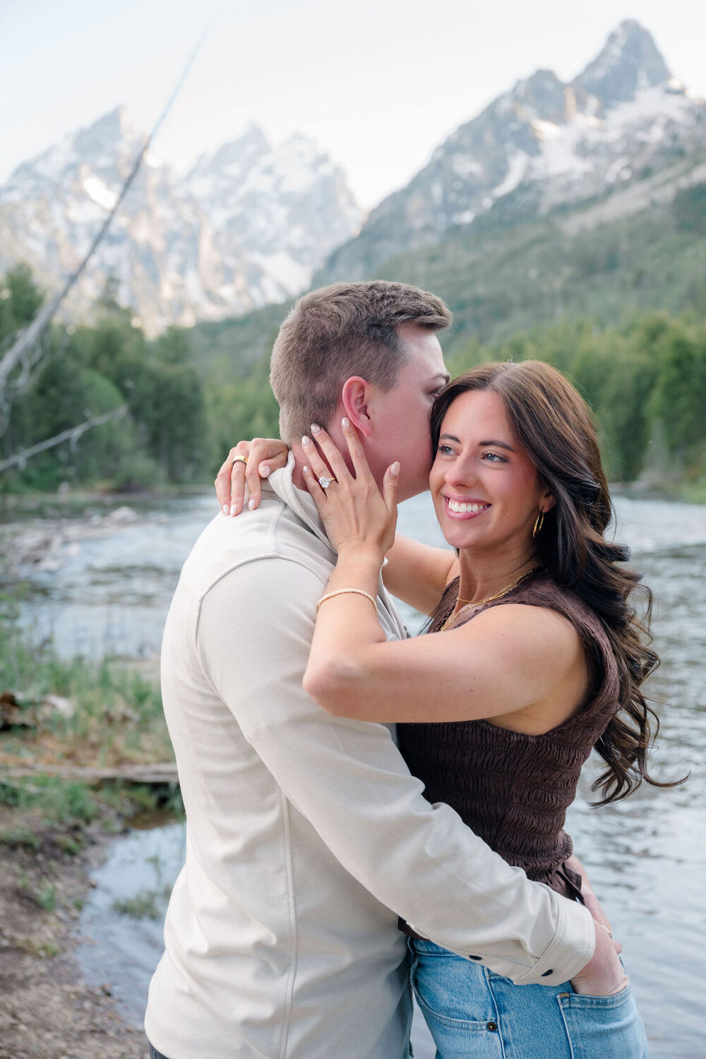 A kiss by the lake